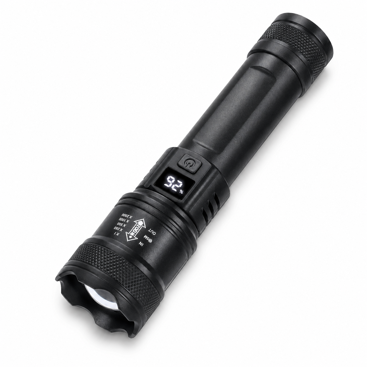 Lampe torche LED rechargeable USB Passion Randonnee utilisee en exterieur la nuit.