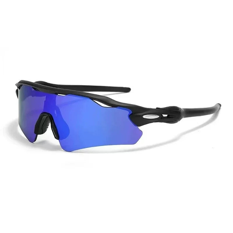 Lunettes randonnée polarisées anti éblouissement porté en extérieur sur sentier Passion Randonnée.