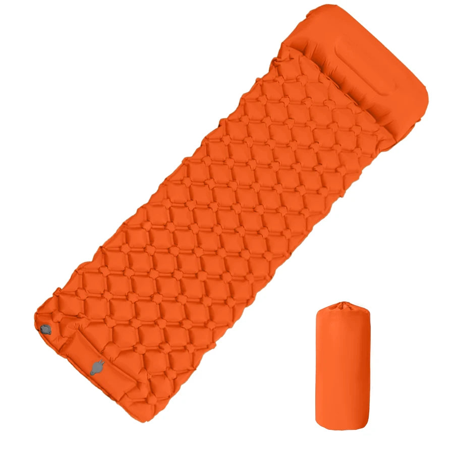 Matelas de couchage randonnée avec pompe intégrée utilisé sur sentier de montagne Passion Randonnée.