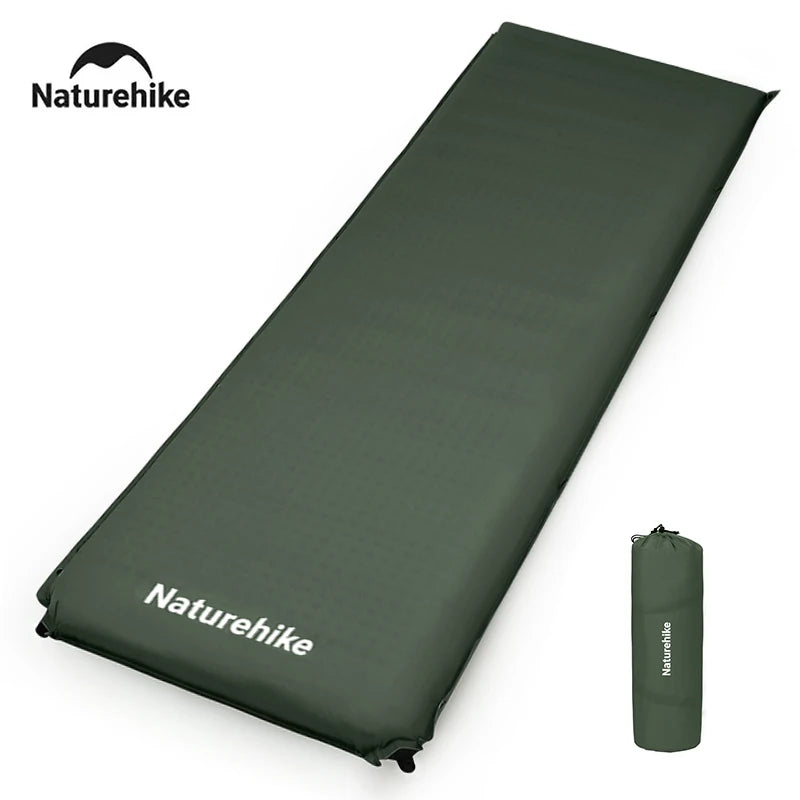 Matelas gonflable épais 10cm camping utilisé sur sentier de montagne Passion Randonnée.