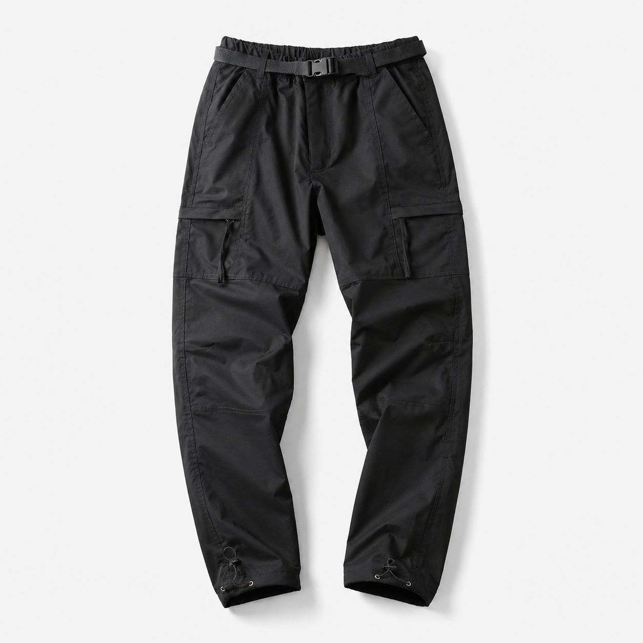 Detail des poches cargo du pantalon mixte hiver Passion Randonnee, nombreux rangements.