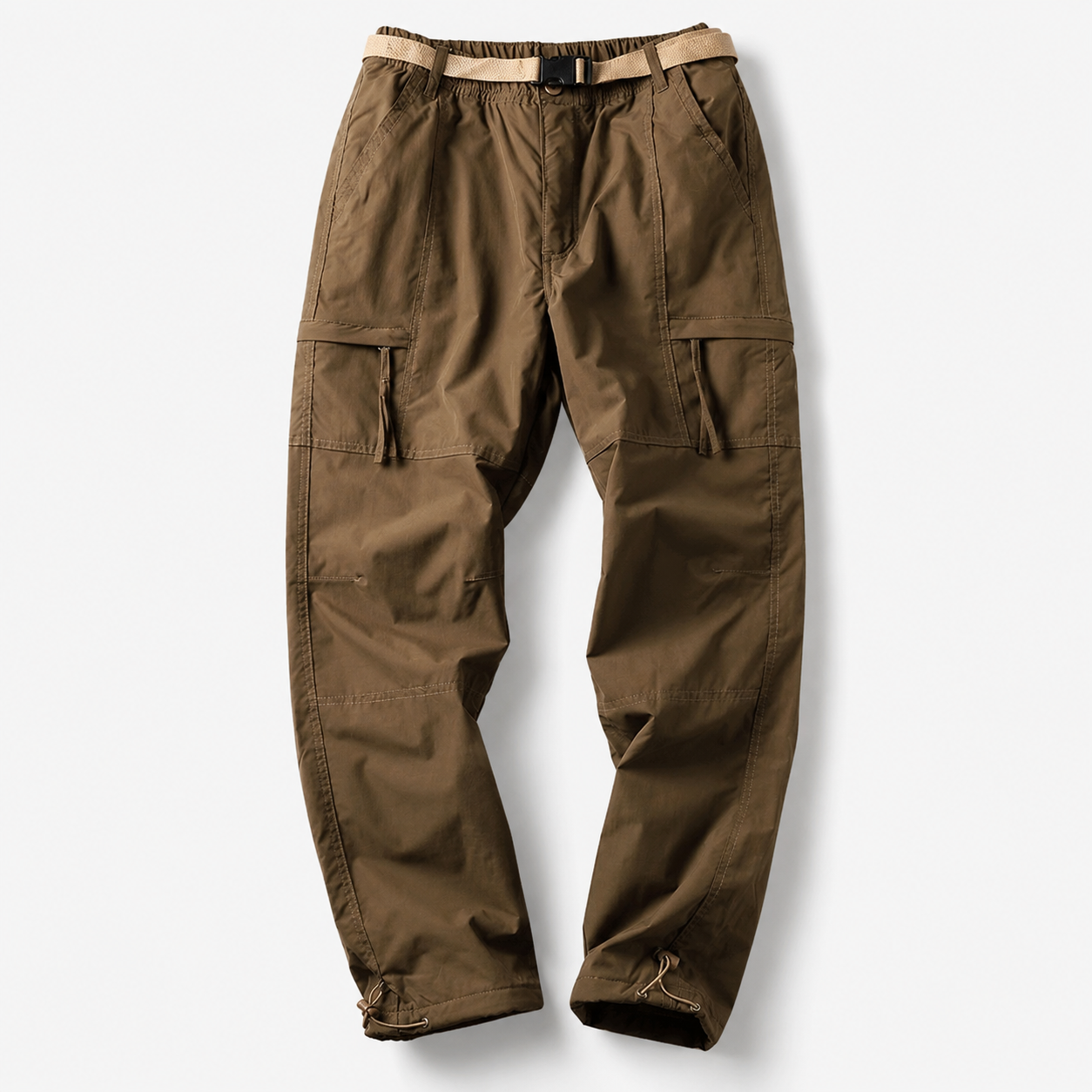 Pantalon cargo mixte hiver Passion Randonnee porte sur sentier de trekking, robuste et confortable.