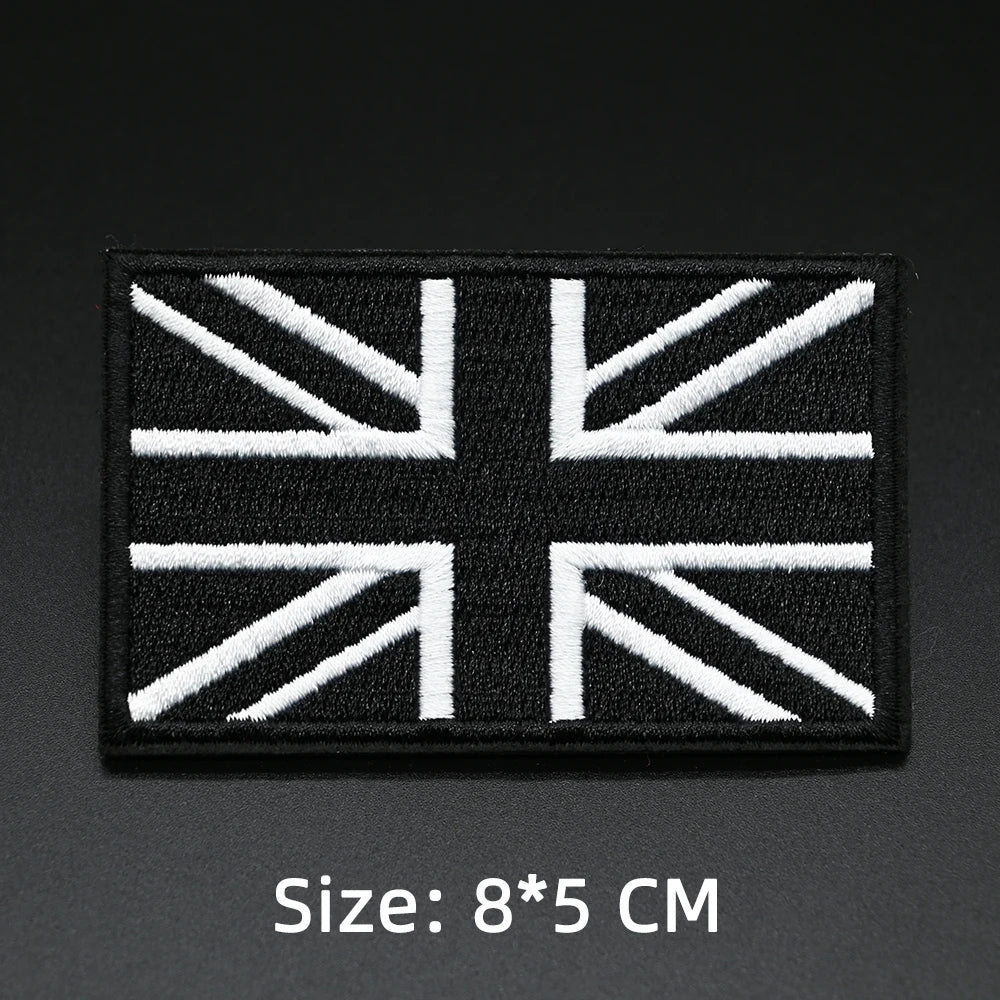 Détail coutures de patch drapeau sac randonnée brodé Passion Randonnée.