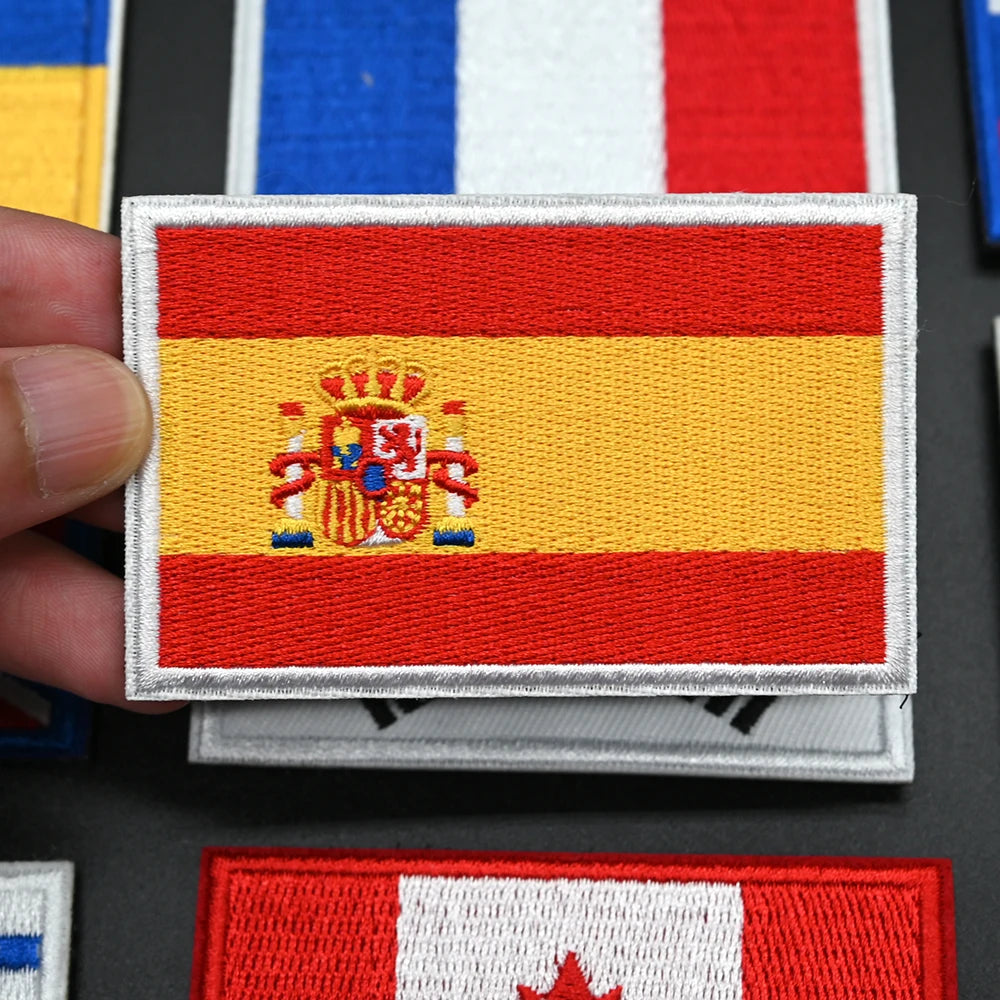 Détail tissu de patch drapeau sac randonnée brodé Passion Randonnée.