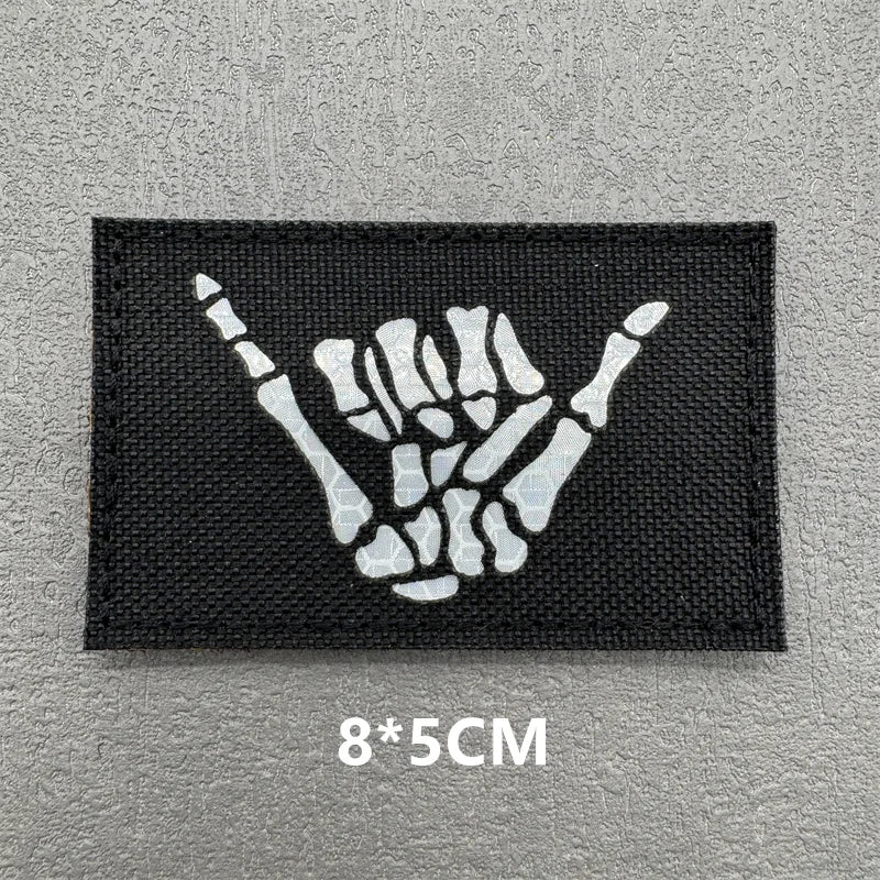 Détail coutures de patch velcro motif original pour équipement randonnée Passion Randonnée.