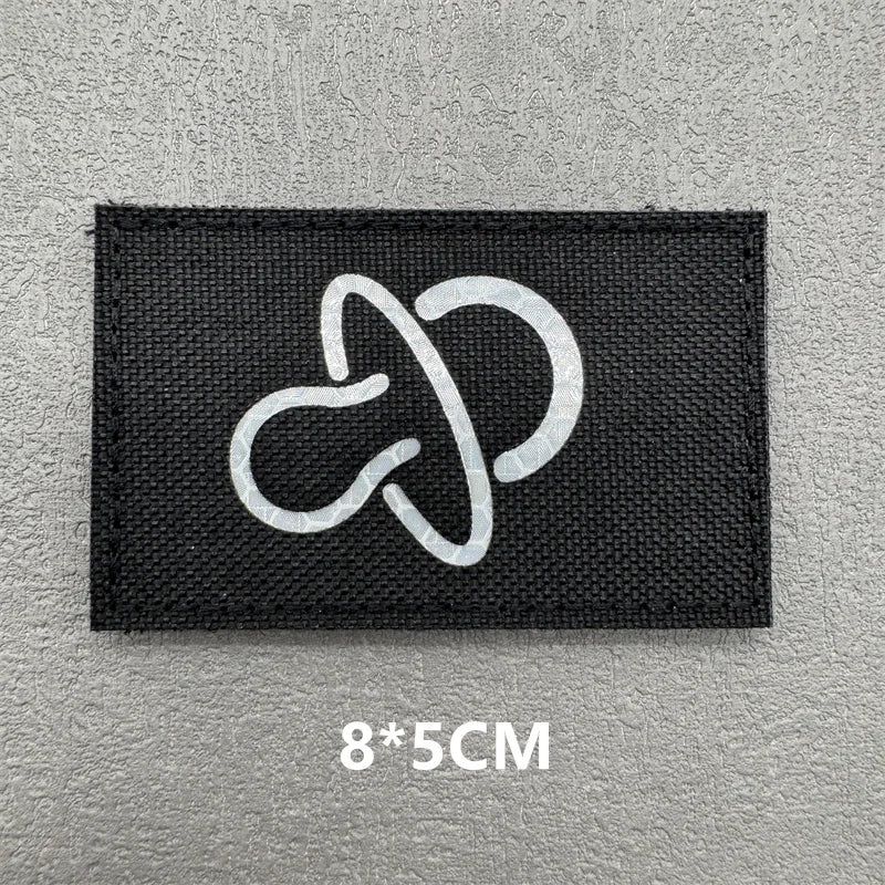 Patch velcro motif original pour équipement randonnée porté en extérieur sur sentier Passion Randonnée.