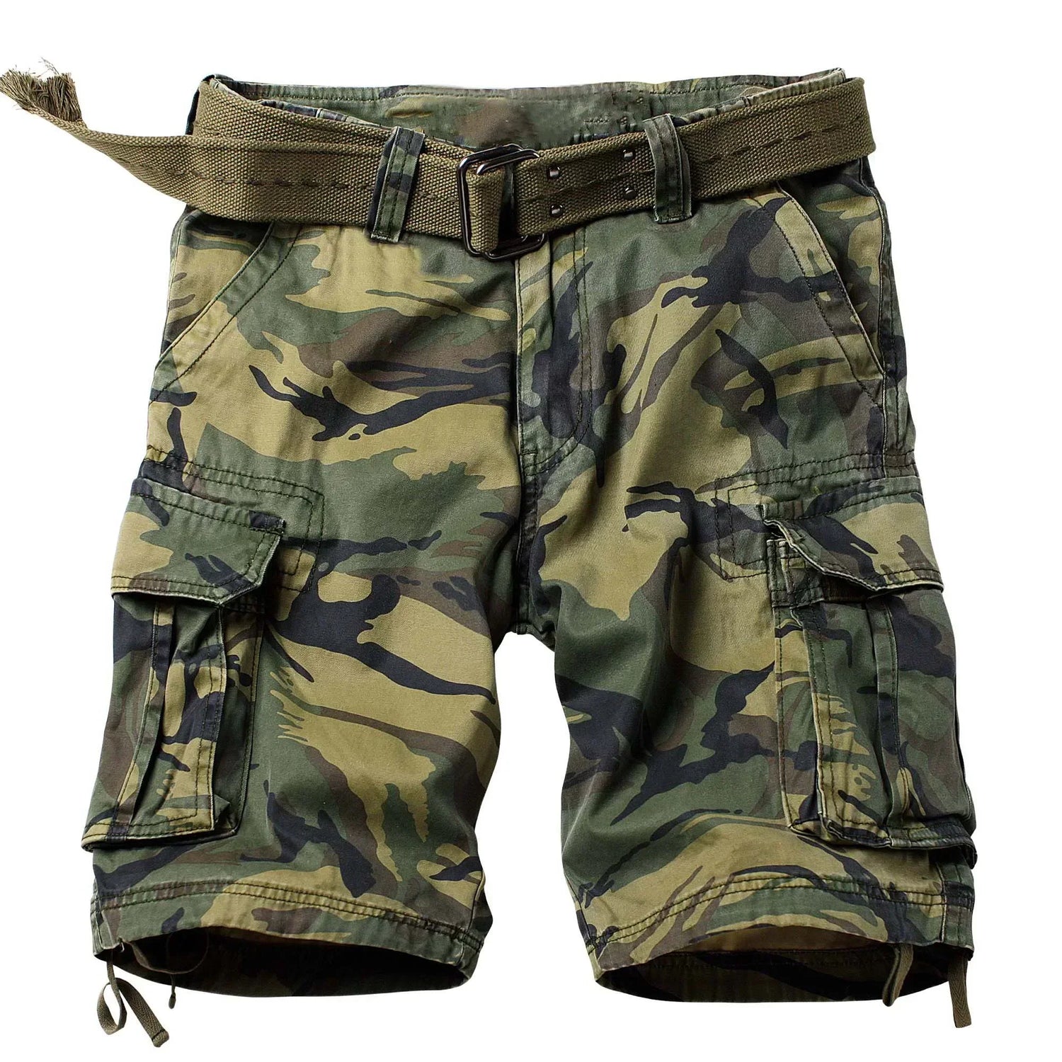 Short randonnée camouflage outdoor utilisé sur sentier de montagne Passion Randonnée.