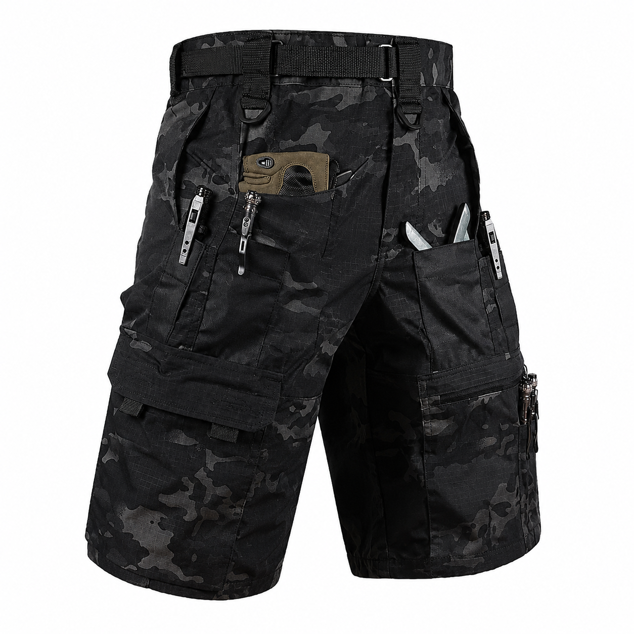 Short trekking homme multi-poches Passion Randonnee porte sur sentier.