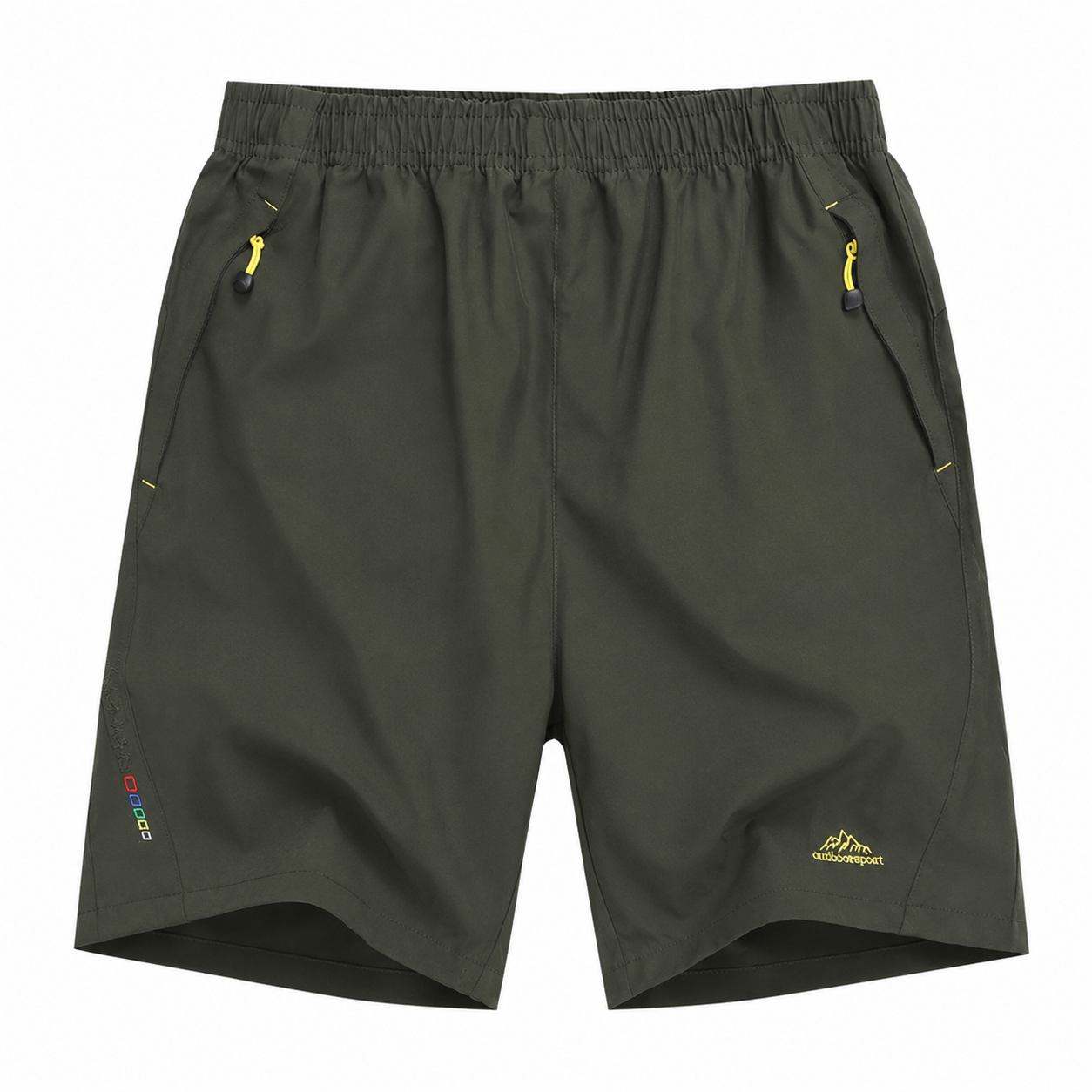 Short trekking sport homme Passion Randonnee porte sur sentier de randonnee.