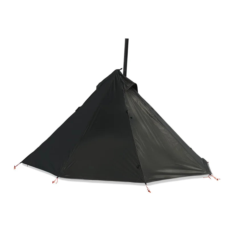 Tente bivouac trekking tipi ultralégère utilisé sur sentier de montagne Passion Randonnée.