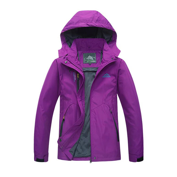 Détail fermeture et finitions veste trekking femme Passion Randonnée